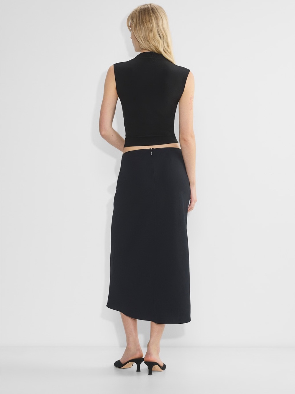 Aritzia Wilfred Smooth Matter Botanist Tank Top Mock Neck⁠ Black Size L - Picture 3 of 11